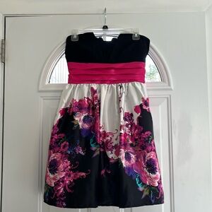 Juniors Trixxi knee length dress. Size large